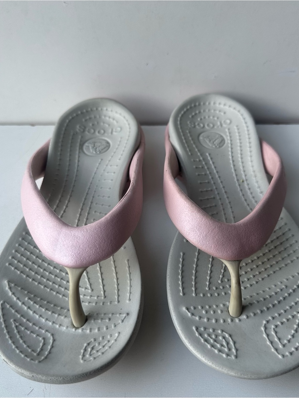 Crocs Women’s Flip Flops Sandals Pink Gray Comfort Thong Slides Size 6 W Casual